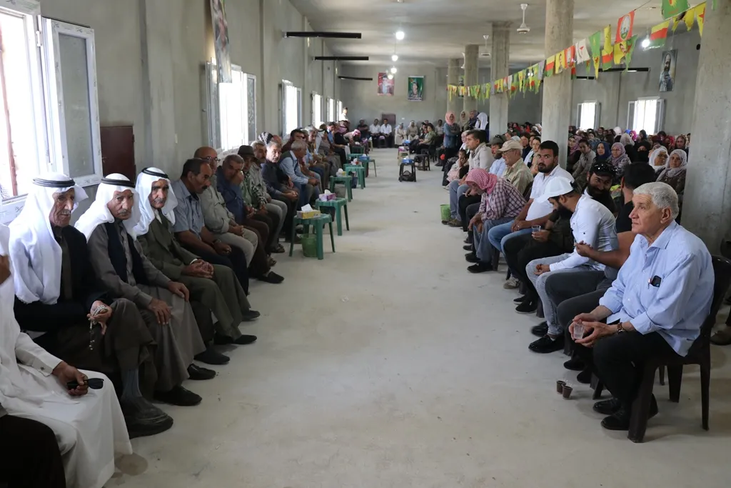 أهالي ديرك ونواحيها يقدمون واجب العزاء لذوي الشهيدة نالين