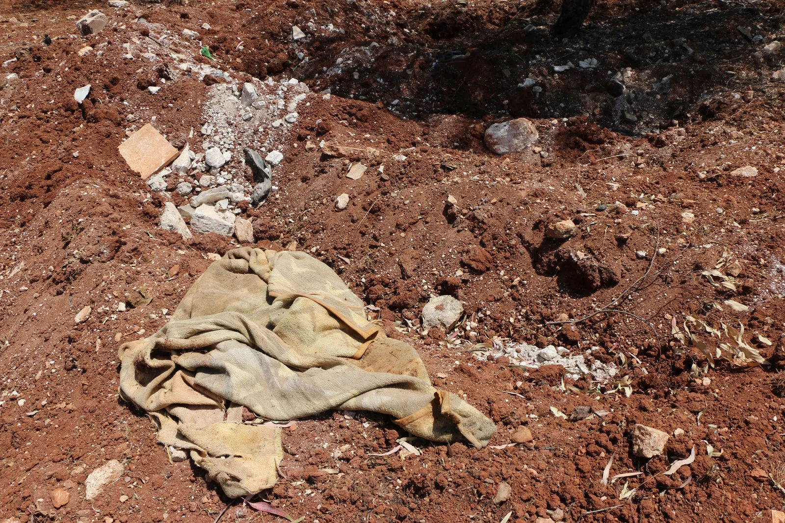 العثور على رفات 9 أشخاص في حي السكن الشبابي بمدينة حلب