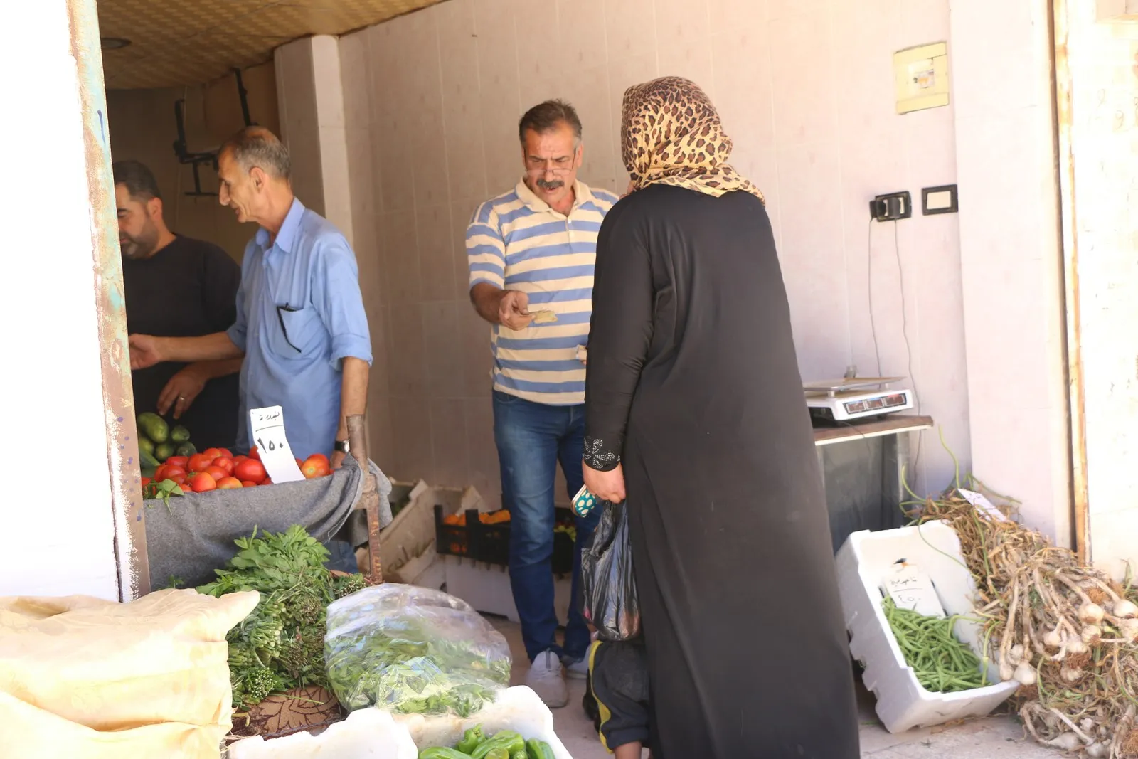 افتتاح 4 مراكز لتأمين المواد الغذائية للمواطنين بأسعار مناسبة
