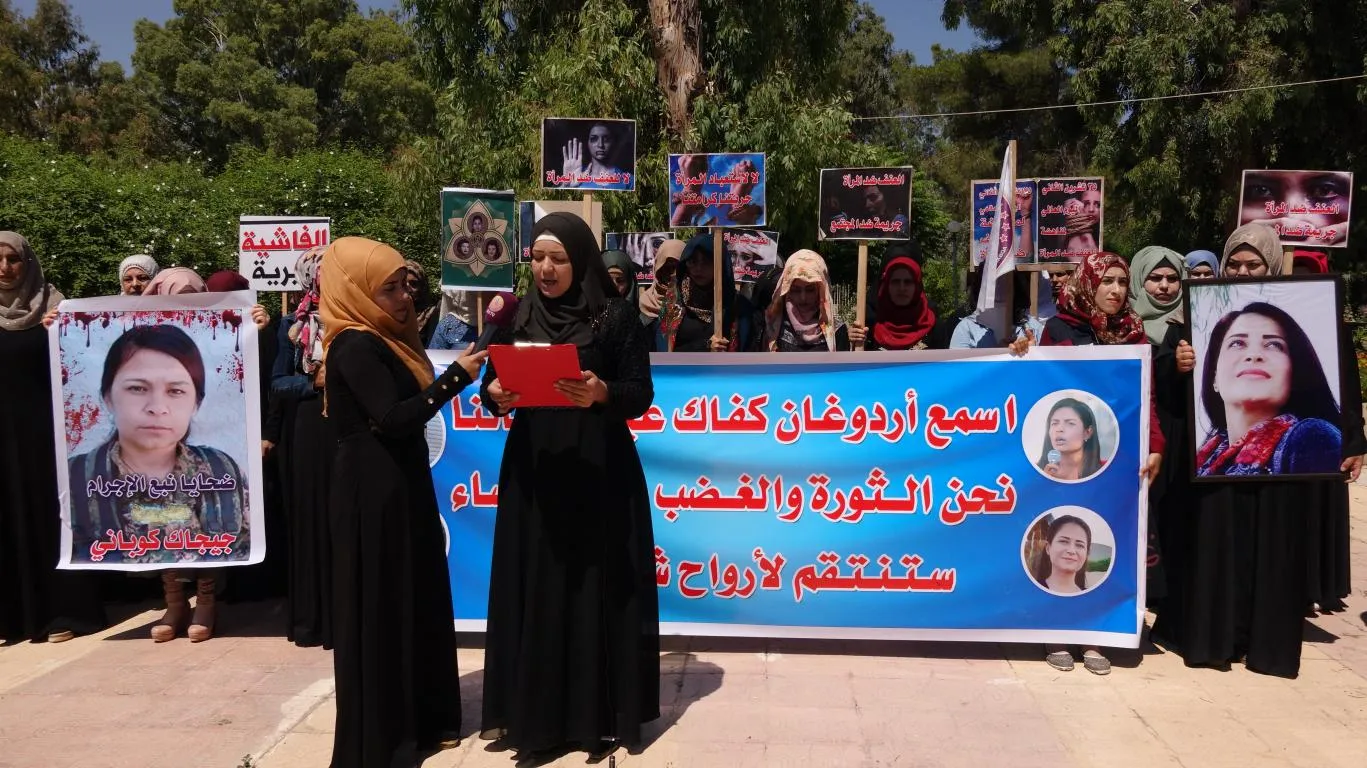 نساء الطبقة يعبرن عن غضبهن من استمرار استهداف النساء من قبل تركيا