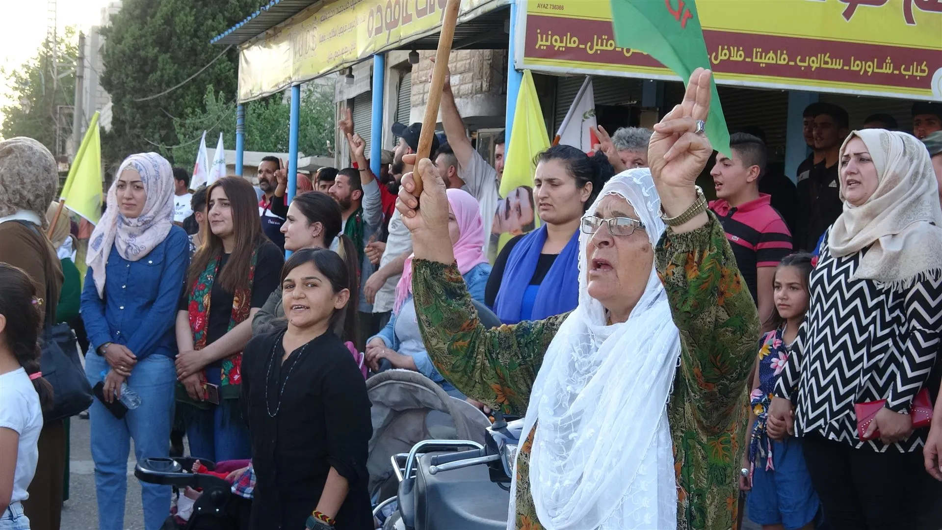 أهالي عامودا يستنكرون مجزرة حلنج