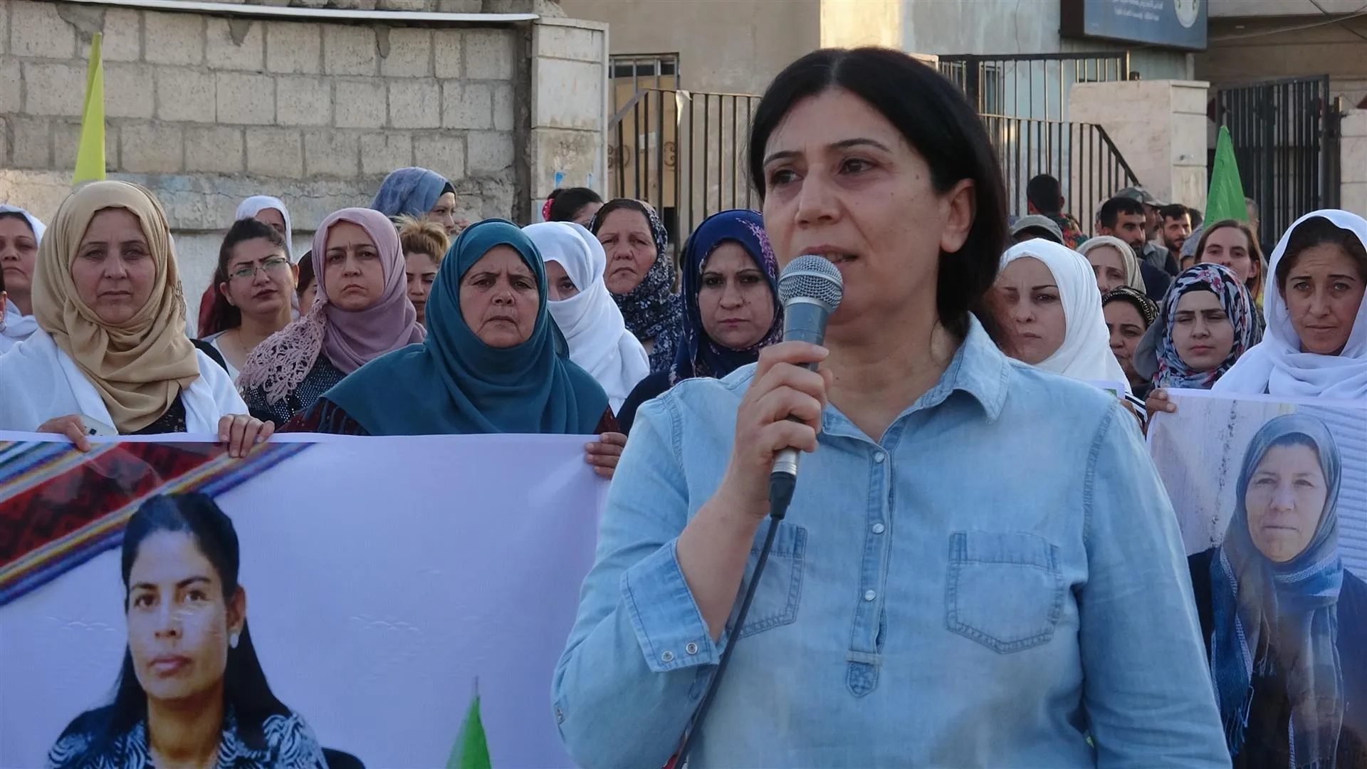 أهالي عامودا يستنكرون مجزرة حلنج