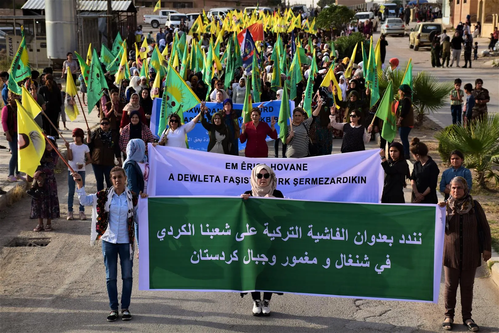 مظاهرة حاشدة لأهالي الحسكة رفضاً لهجمات الاحتلال التركي