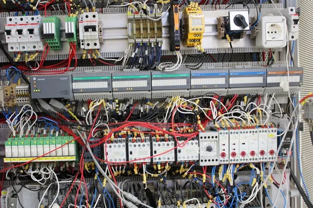 بجهود ذاتية .. مشروع يغذي المنطقة الجنوبية لمقاطعة الحسكة بالكهرباء
