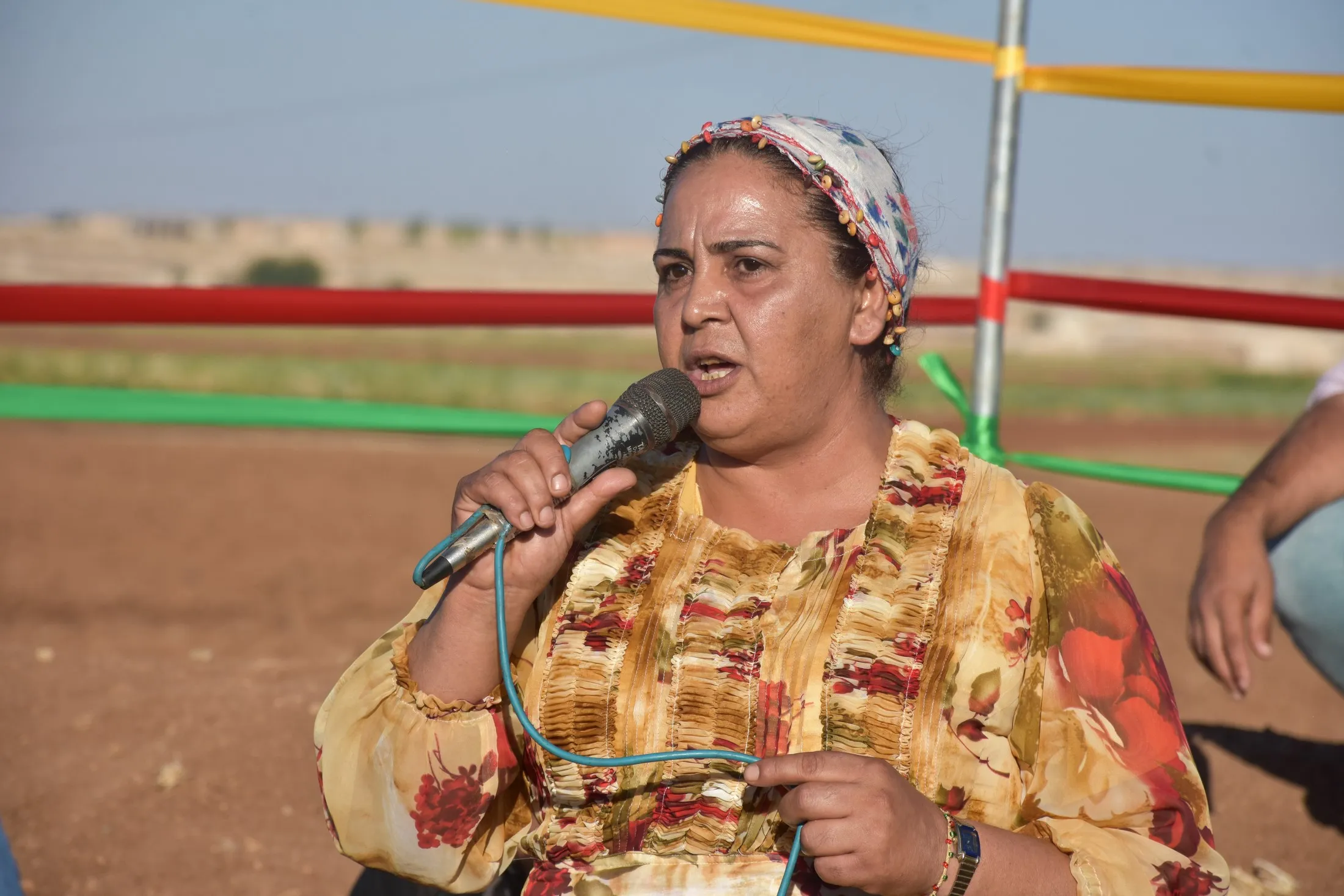 في مزارات الشهداء صبحية العيد تمنوا ان يعم السلام في العالم
