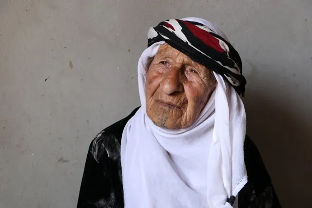 تجاوزت القرن من عمرها ومازالت مستمرة في حرفتها