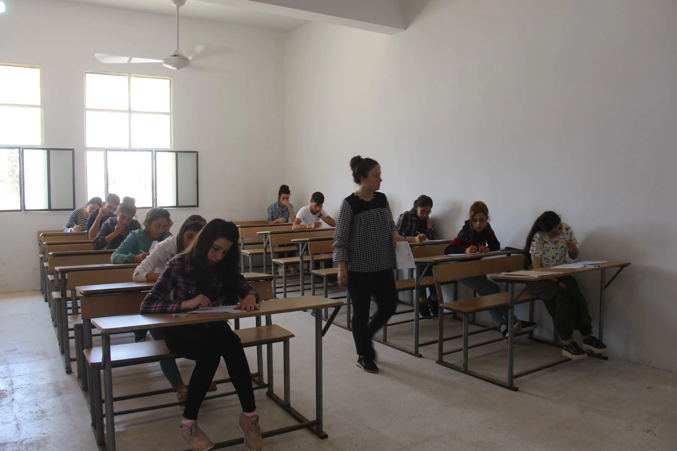 طلبة معهد فيان آمارا يقدمون امتحاناتهم النهائية في الشهباء