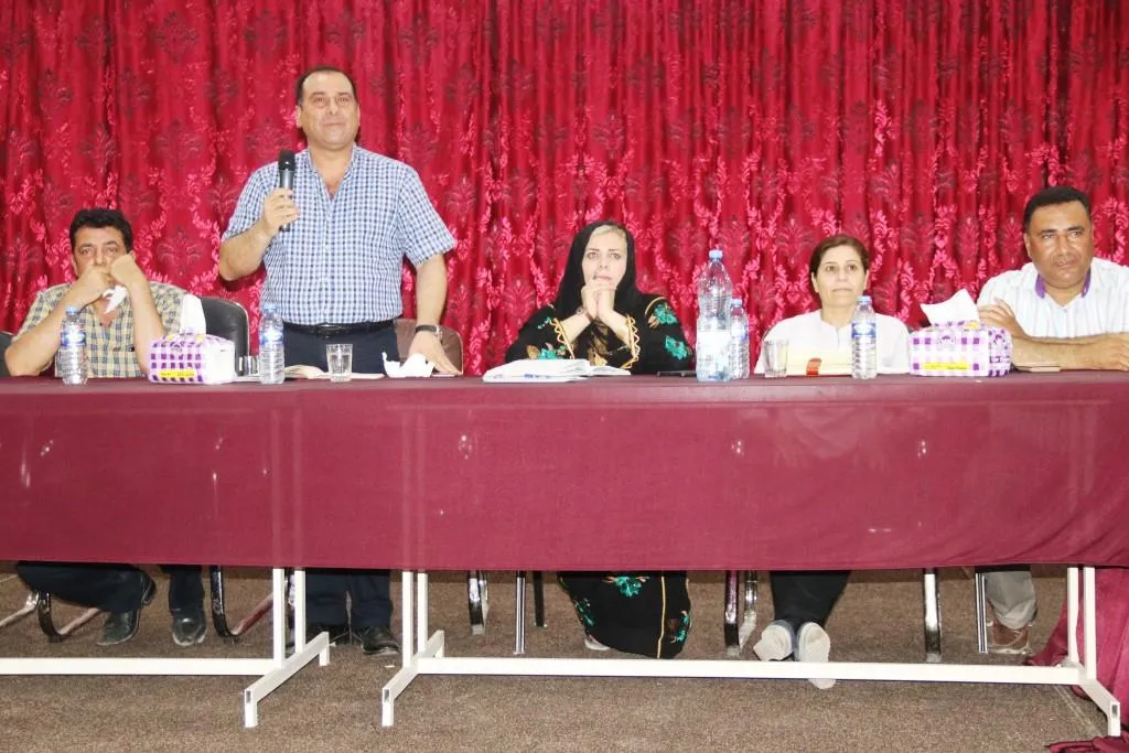 الإدارة الذاتية تستمع إلى مطالب وشكاوى أهالي دير الزور وتكشف عن الحلول لها