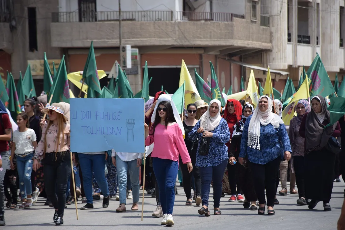 "الشابات مستمرات على خط النضال والمقاومة الذي بدأن به ثورتهن"
