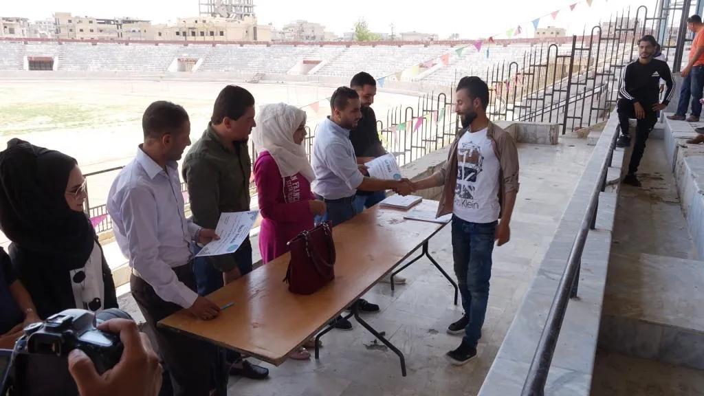 لجنة الشباب والرياضة تنهي دورات خبرة لـ 100شاب وشابة من الرقة