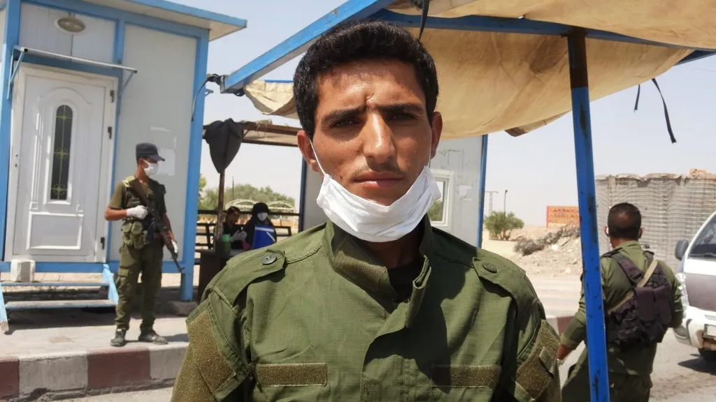 قوى الأمن الداخلي في عين عيسى تشدد من إجراءاتها الأمنية مع قدوم عيد الأضحى
