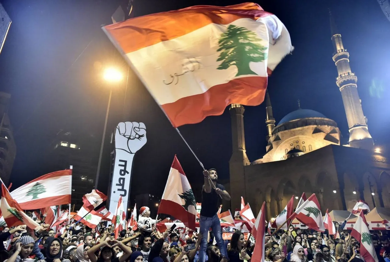 ​​​​​​​ثوار لبنان يعلنون العصيان المدني والتحرك الشعبي الواسع