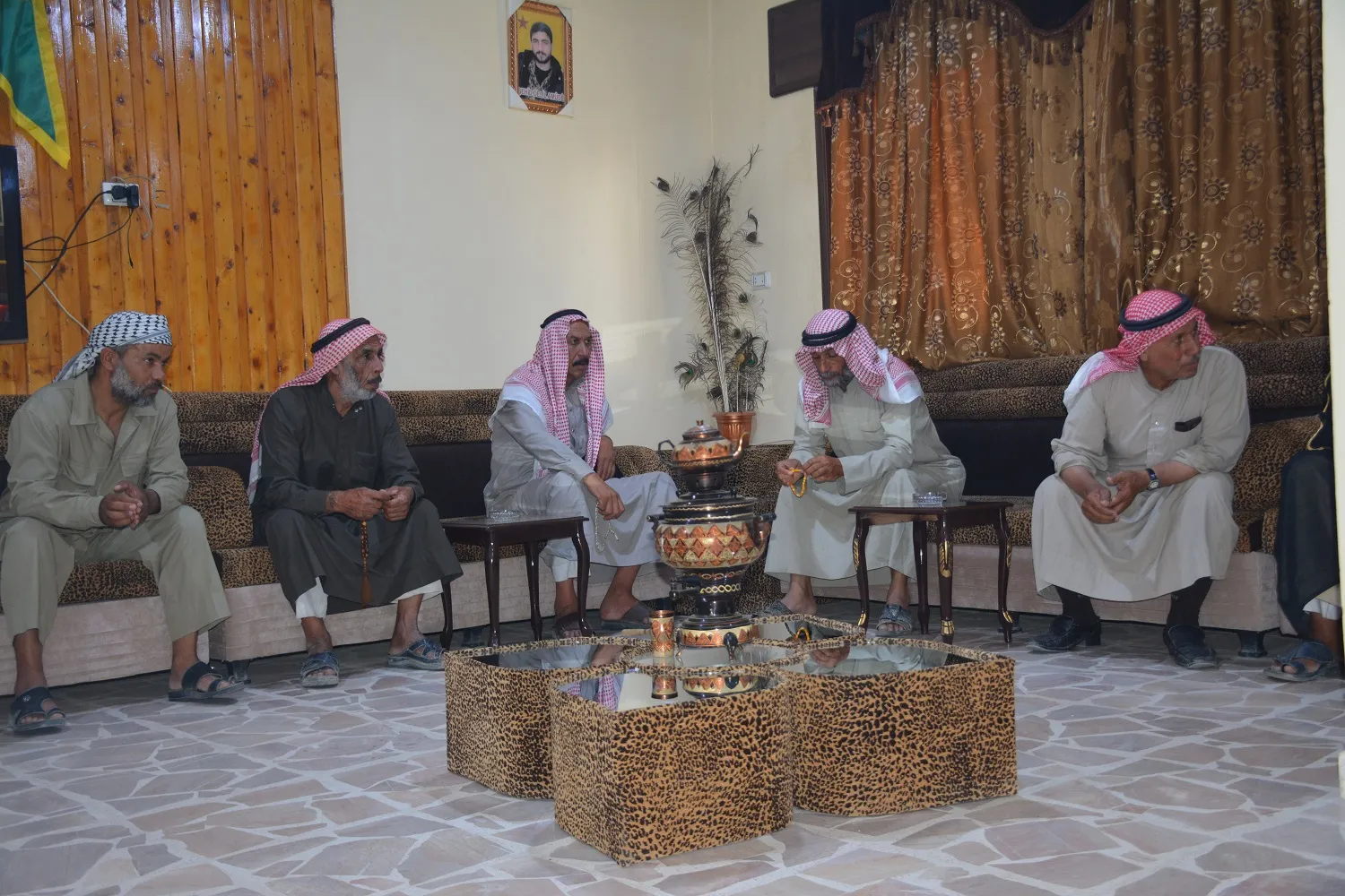 بناءً على مُناشدات وجهاء المنطقة قسد تفرجُ عن عددٍ من الموقوفين