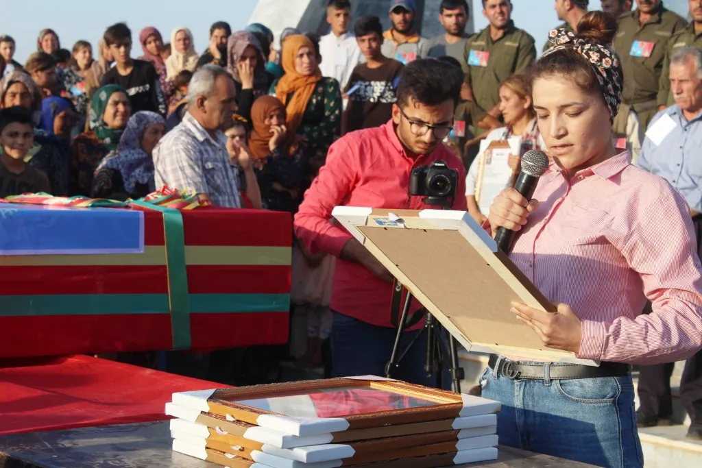 جثمان الشهيد سليمان حمو عضو قوى الأمن الداخلي وري الثرى في كوباني