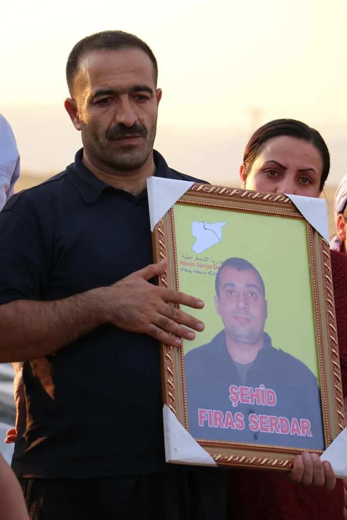 أهالي منطقة ديرك يشيّعون الشّهيد فراس سردار إلى مثواه الأخير