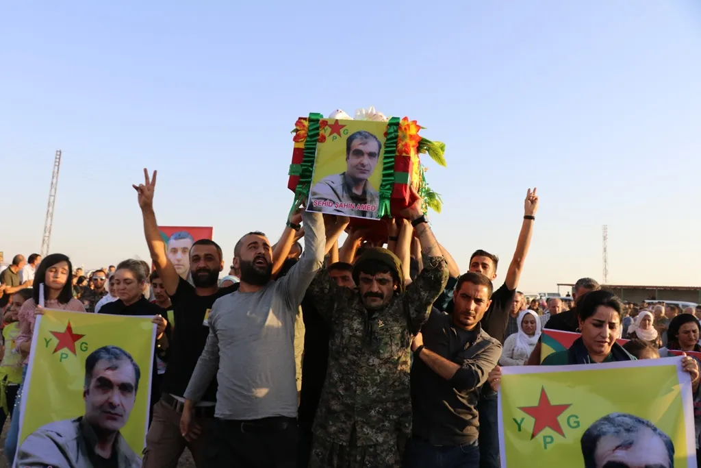 تشييع جثمان الشهيد شاهين آمد والإعلان عن سجل الشهيد ولات آكري
