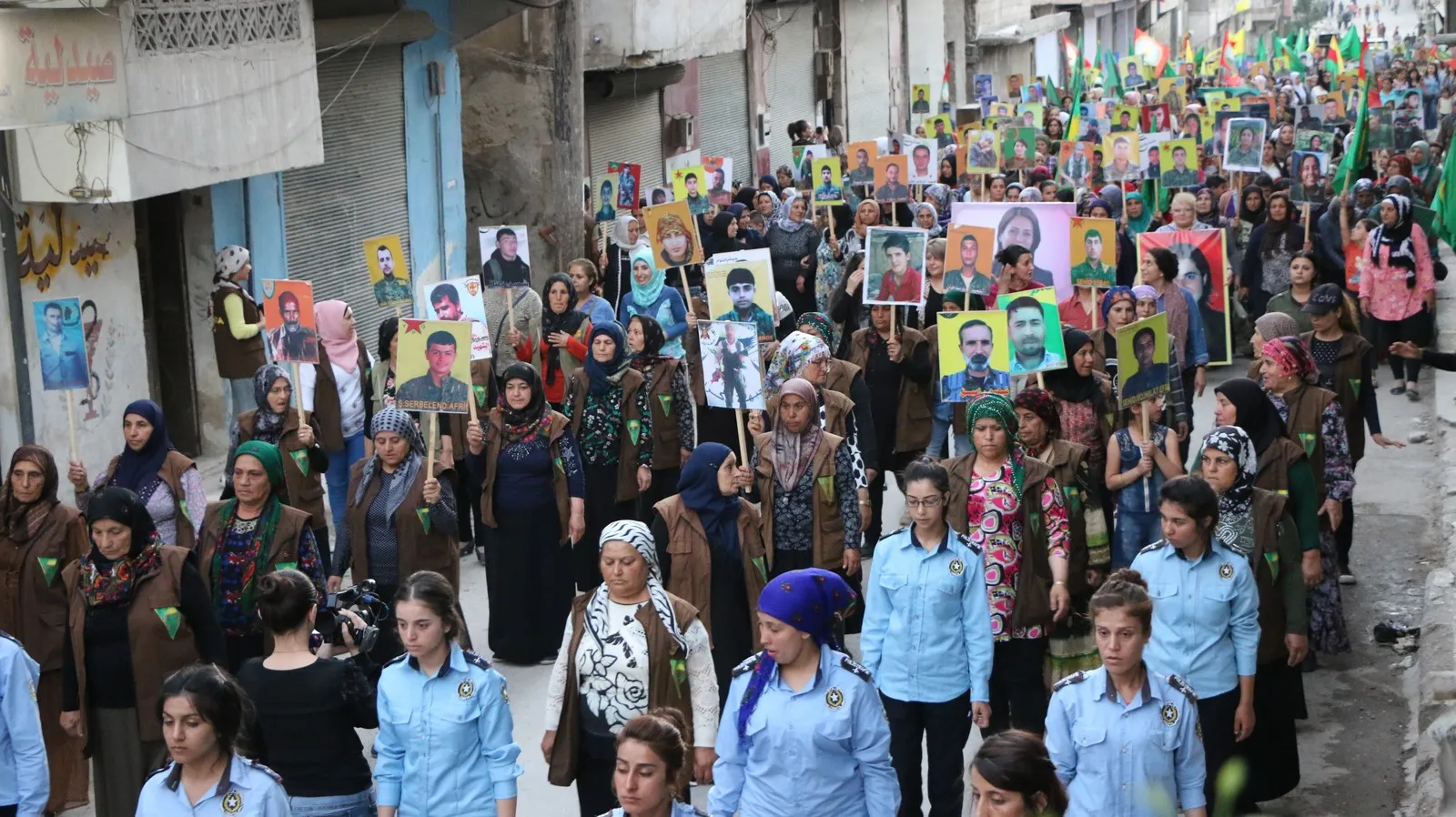 مسيرة بالمشاعل في حلب احتفالاً بذكرى ثورة 19 تموز