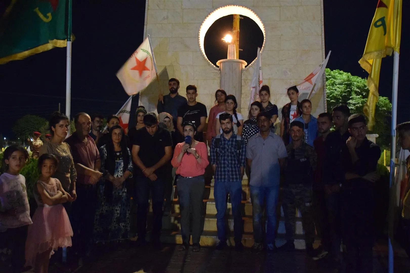 ​​​​​​​شموع الاستذكار تنير أضرحة الشّهداء عشية عيد الأضحى