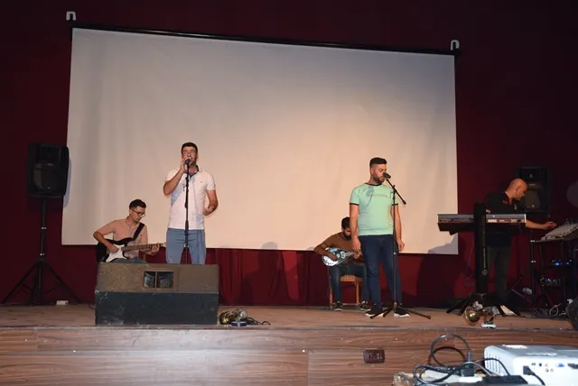 ​​​​​​​شوبدارين روجيه يعرض الفيلم الوثائقي (XORMÎNA DAHOLÊ) في قامشلو