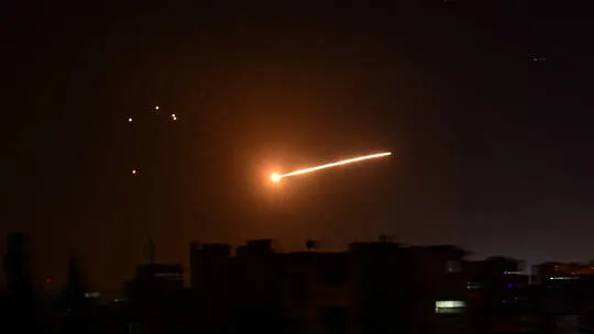 إعلام حكومي سوري: الدفاعات الجوية تصدت لطائرة مسيرة فوق حماة
