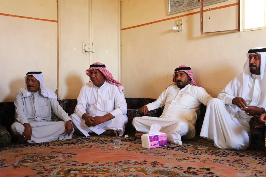 اجتماع ثلاثي جمع قسد والتحالف الدولي بوجهاء العشائر في دير الزور