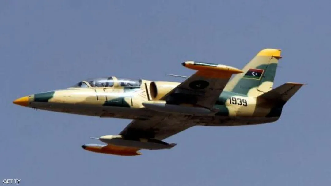 مصادر ليبية: سلاح الجو الليبي يدمر رتلًا من مجموعات السراج بالقرب من سرت