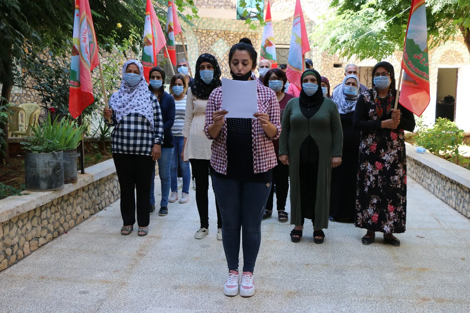 أسر الشهداء في حلب تدين اعتداءات الاحتلال على مزار الشهداء