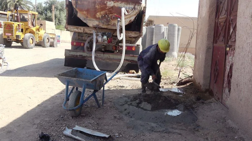 وقوفًا عند شكاوى الأهالي بلدية هجين تبدأ بصيانة شبكات الصرف الصحي