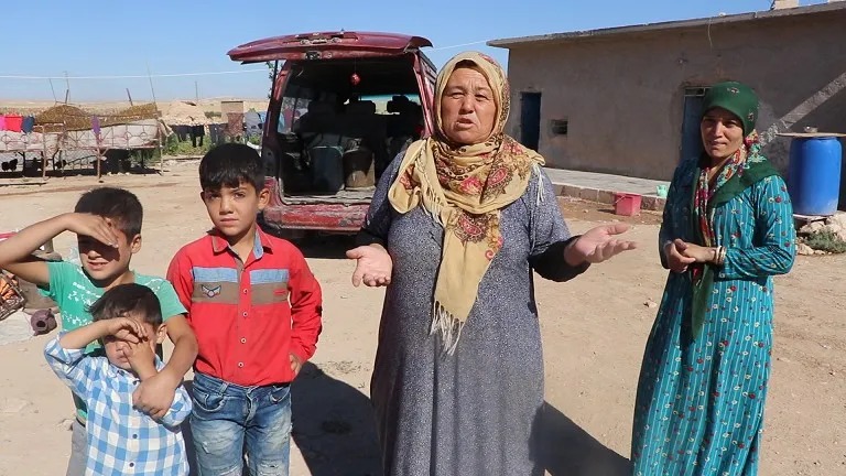 ​​​​​​​أهالي قرية أبو صرة يستنكرون القصف التركي لقريتهم المكتظة بالسكان والصمت الروسي حياله