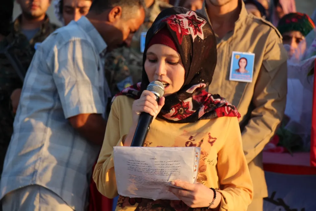 أهالي منبج يشيّعون جثمان الشّهيدة آلاء سلامة