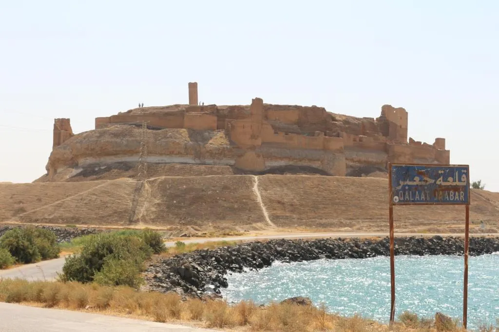 ​​​​​​​مديرية السياحة وحماية الآثار بالطبقة تحذر من انهيار أجزاء من قلعة جعبر الأثرية