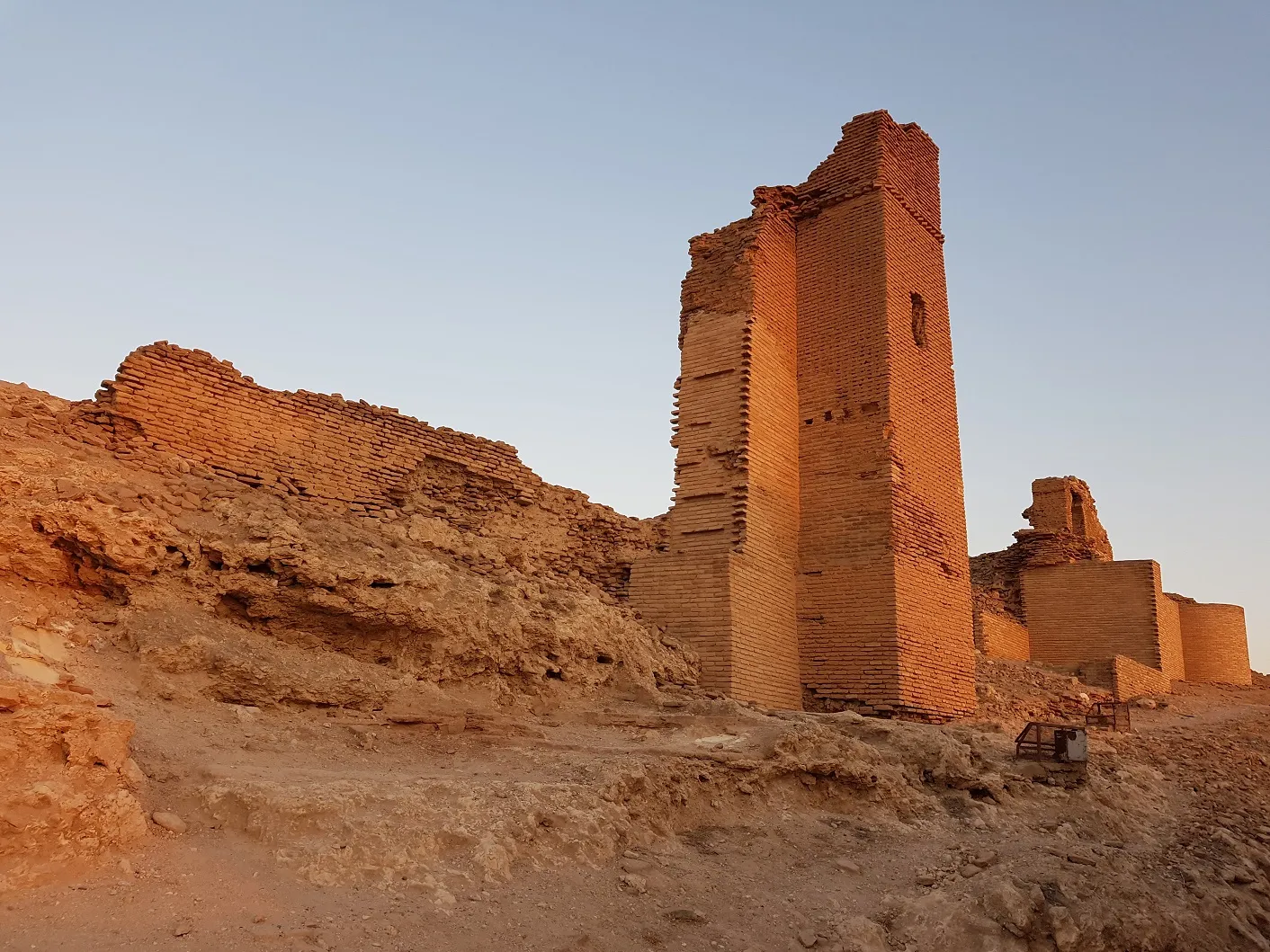 ​​​​​​​مديرية السياحة وحماية الآثار بالطبقة تحذر من انهيار أجزاء من قلعة جعبر الأثرية