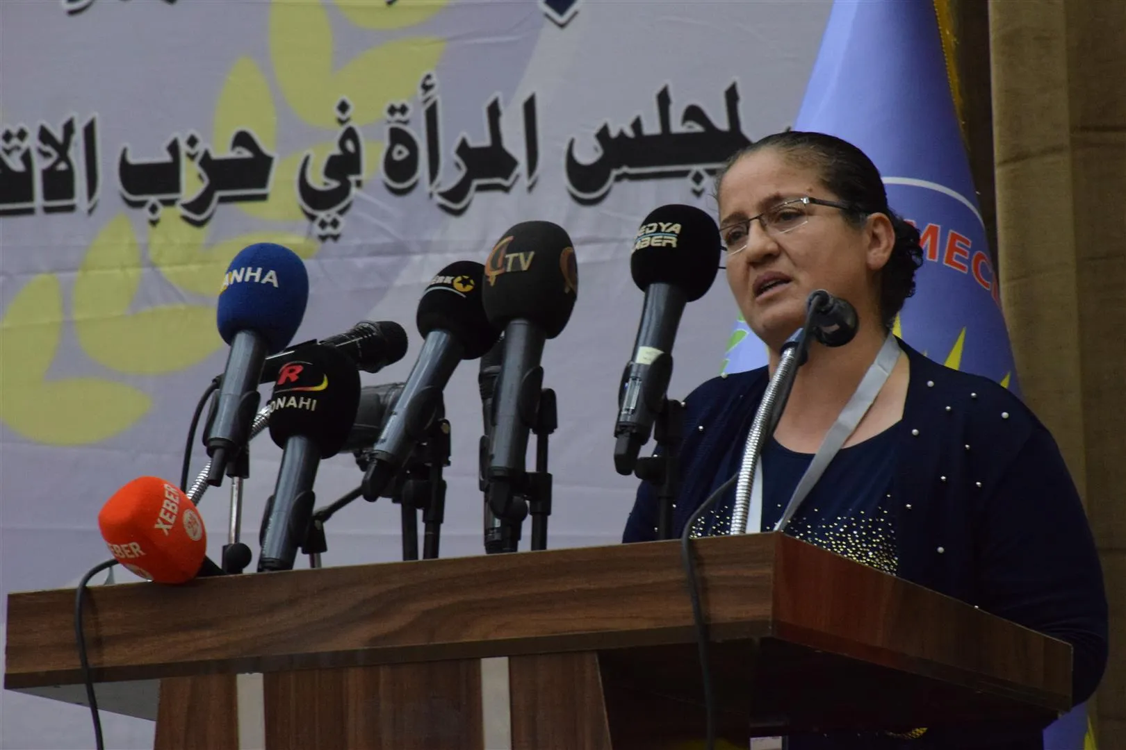 ′على النساء العمل بشكل أوسع سياسيًّا وتنظيميًّا لوصول إلى الحلول الأزمة′
