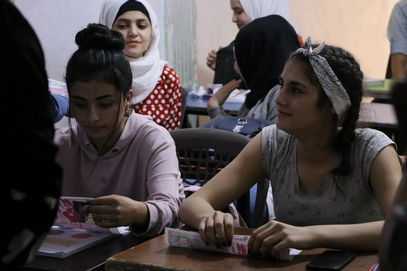 ​​​​​​​المرأة الشابة توزع 300 منشورًا في حلب