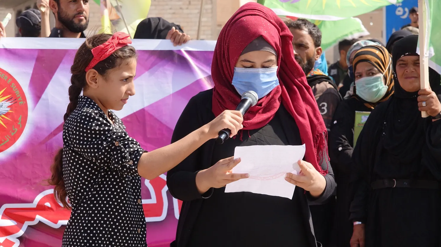 ​​​​​​​شبيبة الطبقة يدعون خلال تظاهرة إلى الانتفاض في وجه الاحتلال التركي