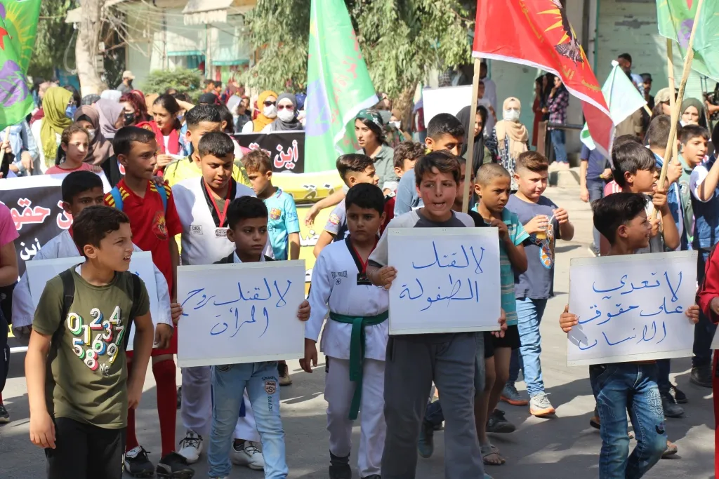 شابات كوباني ومنبج ينددن بجرائم الاحتلال التركي في المناطق المحتلة