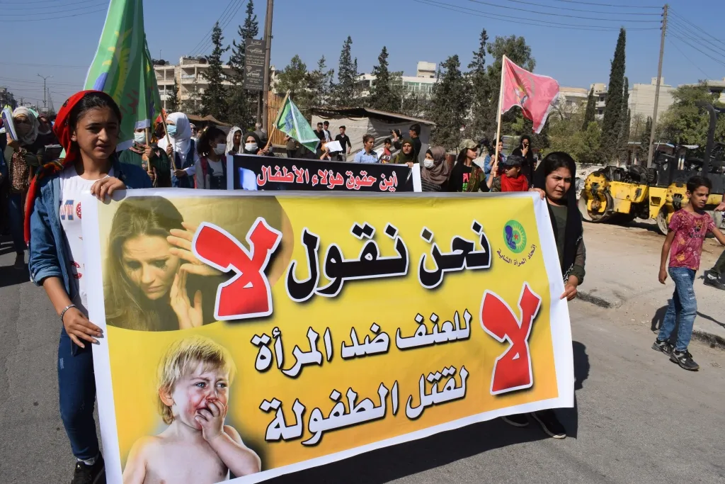 شابات كوباني ومنبج ينددن بجرائم الاحتلال التركي في المناطق المحتلة
