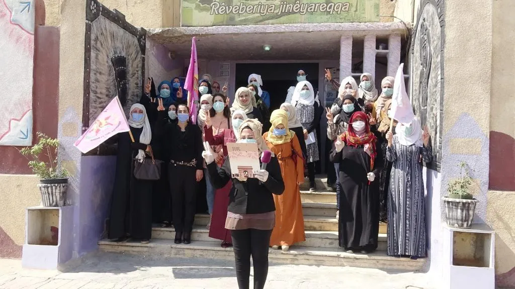 نساء الرقة يستنكرن جرائم الاحتلال التركي بحق الشعوب في الشمال السوري... خلال بيان