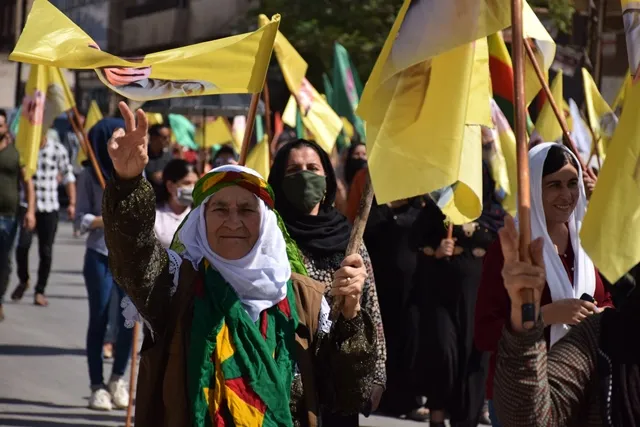 شابات إقليم الجزيرة يٌنددن بالعنف الأطفال والنساء ويطالبن بحرية القائد