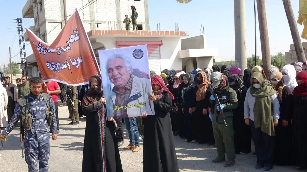 نساء الطبقة وأهالي بلدة الكرامة يستنكرون خلال تظاهرتين استمرار انتهاكات المحتل