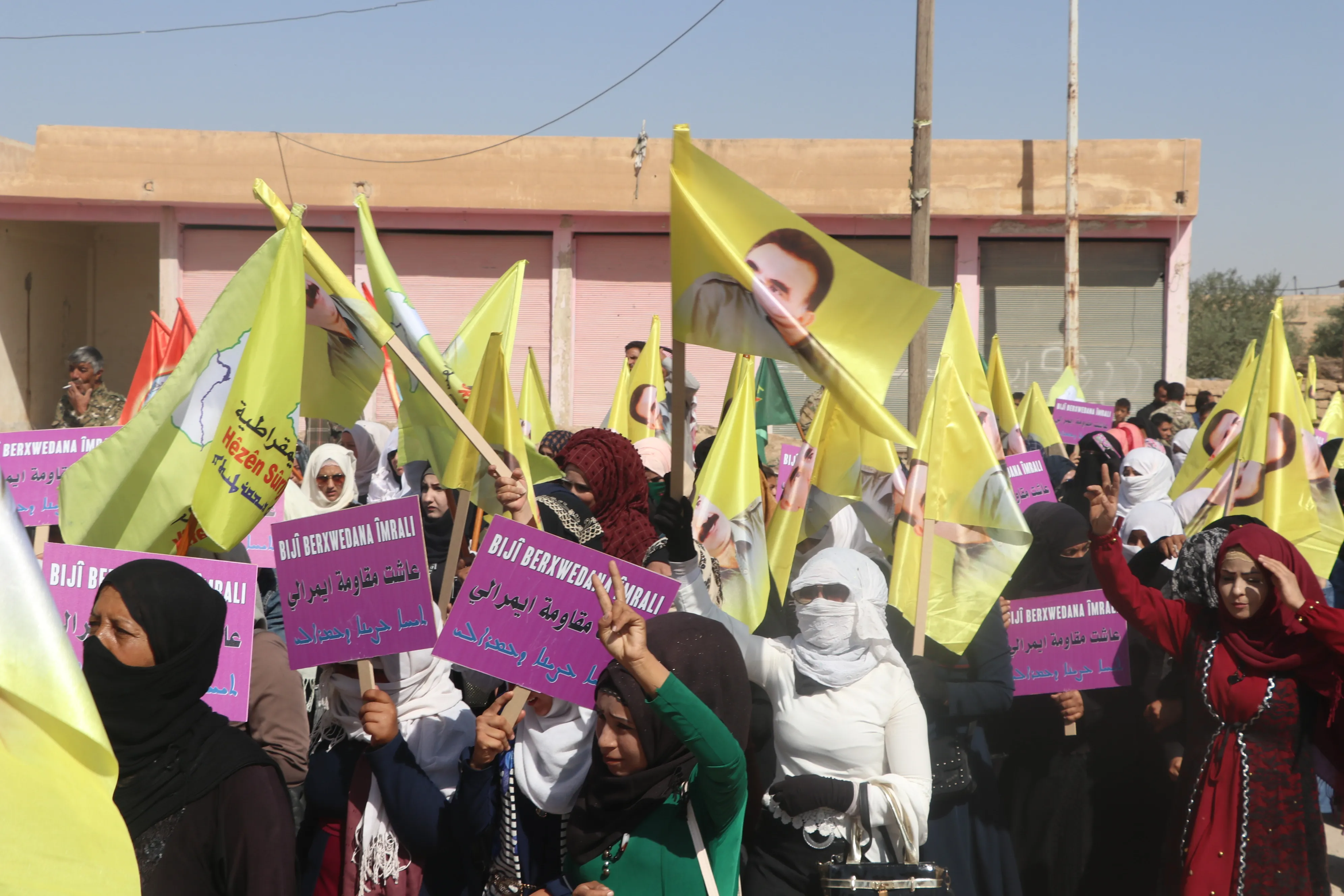 أهالي العريشة: الوحدة والتلاحم كفيلان بالنصر على تركيا