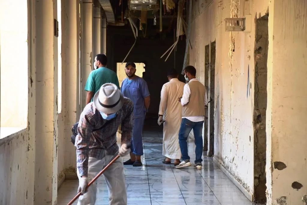 ​​​​​​​بمبادرة شعبية أهالي بلدة هجين ينظفون المشفى العام والوحيد في المنطقة