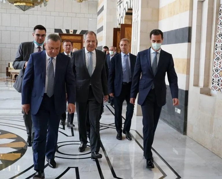 الوفد الروسي برئاسة لافروف يلتقي بالأسد