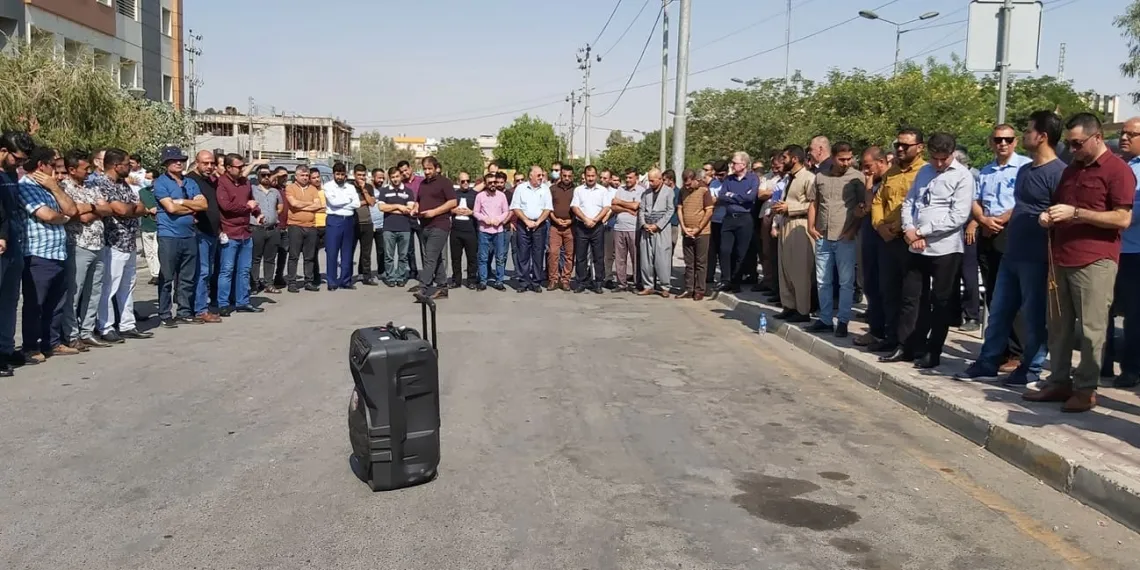 معلمي باشور كردستان يحتجون لعدم دفع رواتبهم لهم