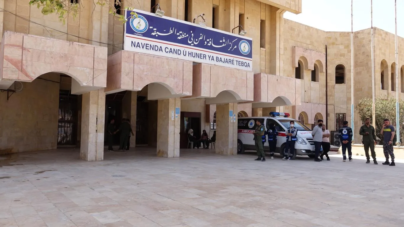 ​​​​​​​لجنة الثقافة والفن بالطبقة تحتفل بمرور عامين على افتتاح المركز الثقافي  