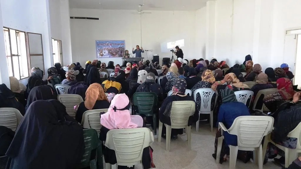 اجتماع لشرح الوضع السّياسيّ لنساء منطقة الجديدات بالرّقّة