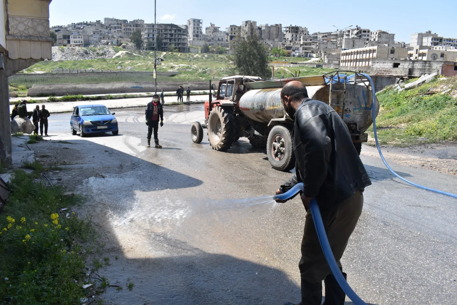 جملة من التدابير الاحترازيّة تقوم بها بلديّة الشّعب في حلب لمنع تفشّي كورونا