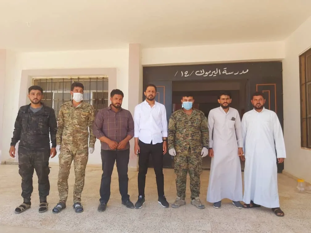 تنفيذاً لقرار القيادة العامة لقسد...مجلس دير الزّور العسكريّ يخلي المدارس ويسلّمها للمُجمّع التربويّ