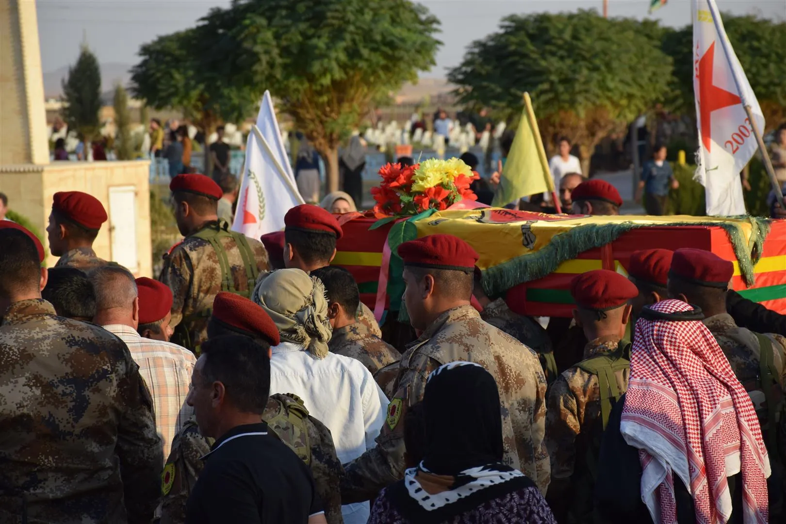 أهالي الحسكة يشيّعون جثمان الشّهيد محمد الحسن إلى مثواه الأخير
