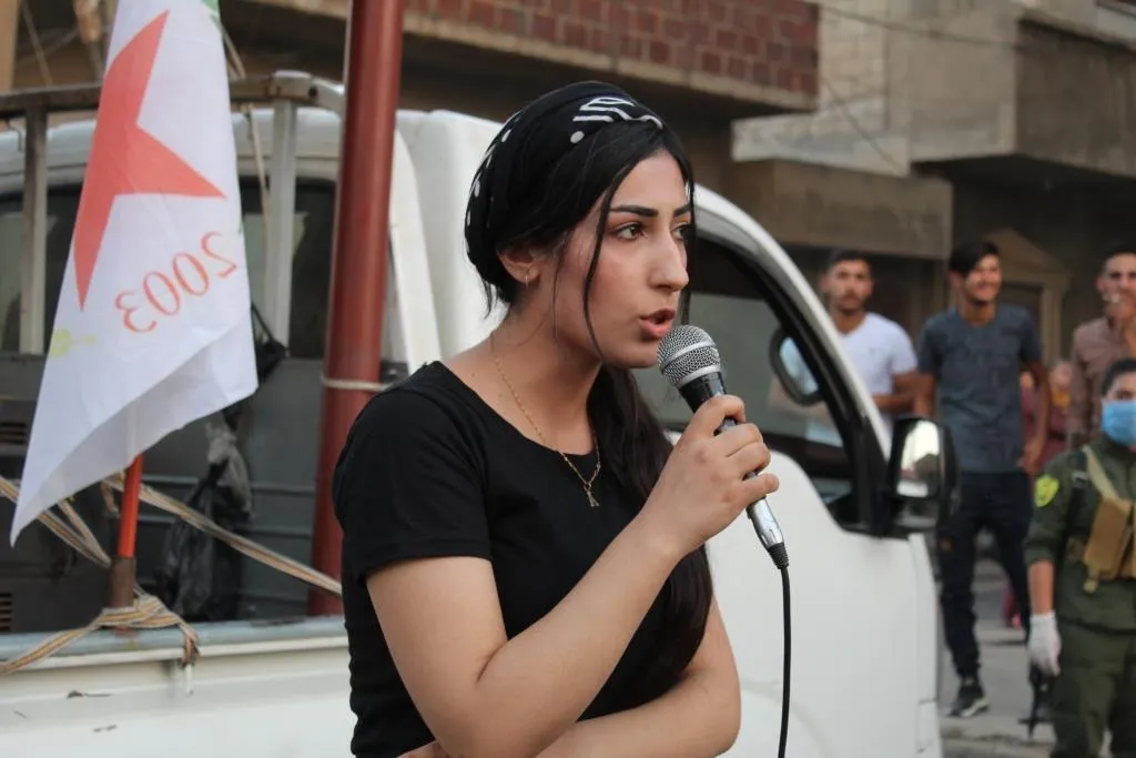 ​​​​​​​نساء الدرباسيّة يخرجنَ في مظاهرة تنديداً بقتل النّساء